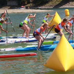 Paddleboardová sezóna začíná v nymburském přístavu