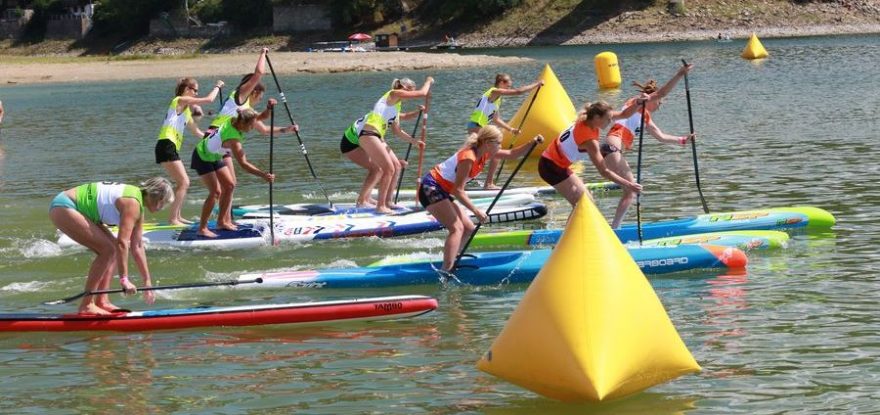 Paddleboardová sezóna začíná v nymburském přístavu