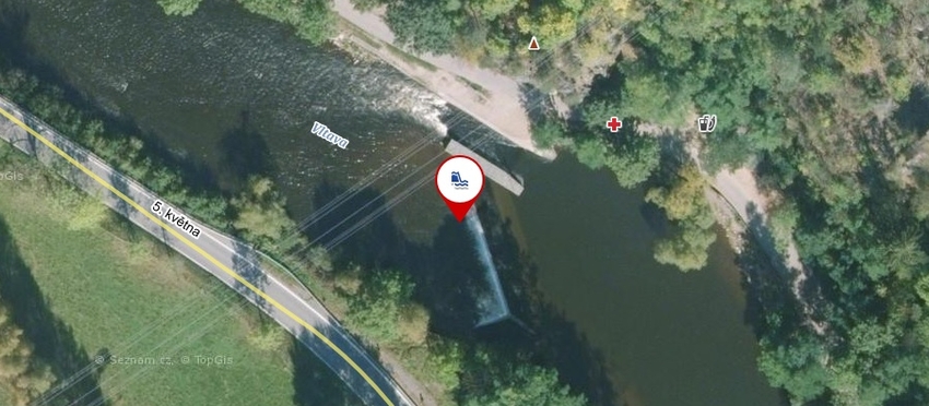 Na vltavském jezu U Papouščí skály vznikne malá vodní elektrárna, vodáky stavba neomezí