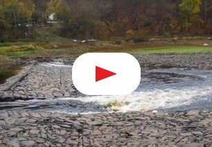 Splujte si původní koryto Otavy se dvěma odkrytými jezy, jde to díky nízké hladině v Orlíku