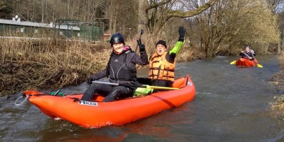 Vodácká parta Hrab Boats na jarní Odře
