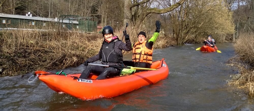 Vodácká parta Hrab Boats na jarní Odře