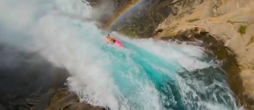 Kajakář Dane Jackson versus čtyřicetimetrový vodopád