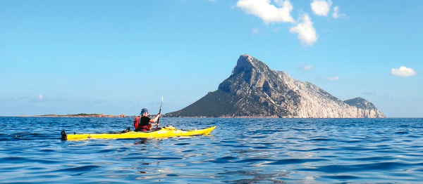 Každý den neděle aneb pádlování po ostrovech Sardinie na mořských kajacích