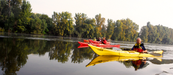 Říční seakayaking aneb pádlování za vínem a krásami labského údolí