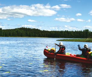 Na kánoi Veverčí stezkou v srdci jezerní oblasti Finska