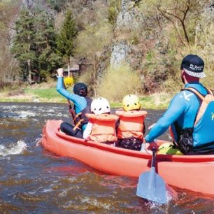 STAHUJTE ZDARMA: NA VODU! 2020 – letní vodácký průvodce