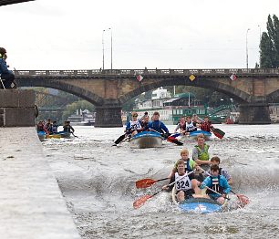 Nová omezení už stihla postihnout i legendární závod Napříč Prahou - přes tři jezy