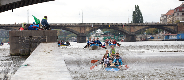 Nová omezení už stihla postihnout i legendární závod Napříč Prahou - přes tři jezy