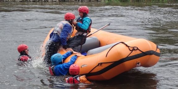Záchrana, technika jízdy a bezpečný pohyb na divoké vodě