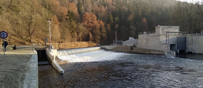 Vltavský jez Konopa (Papouščí skála) je skoro hotový 