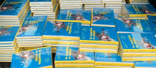 Za úspěchem ve vlnách – kniha o tréninku vodních slalomářů