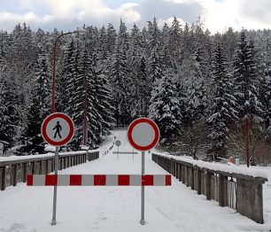 V Loučovicích se snaží o zprovoznění uzavřeného mostu pod lipenskou hrází