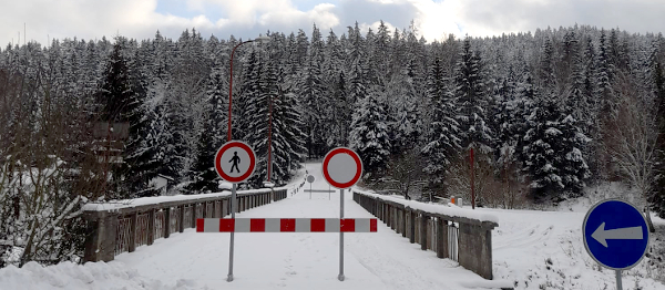 V Loučovicích se snaží o zprovoznění uzavřeného mostu pod lipenskou hrází