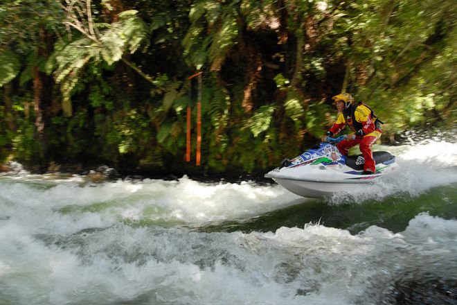 Skútrem přes vodopády