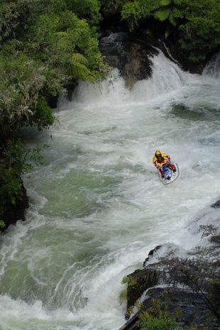 Skútrem přes vodopády