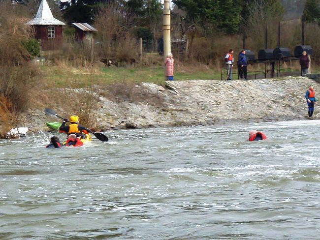 Keny byl jak autobus - současná záchrana 3 plaváčků z nichž jeden už moc nespolupracoval zaslouží pochvalu!