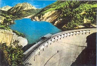 Pohled na přehradu před sesuvem