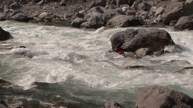 Jak je pod kamenem...