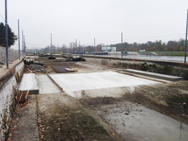 Přestavby v Troji a nová Tlama