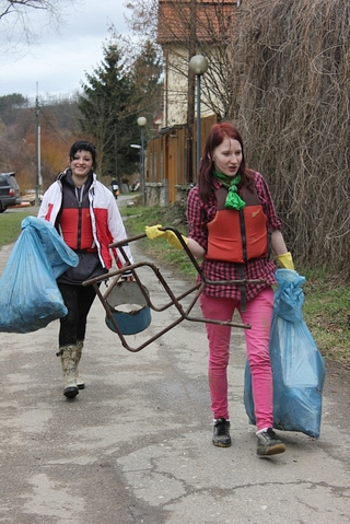 Dobrovolníci opět vyčistili řeku Sázavu