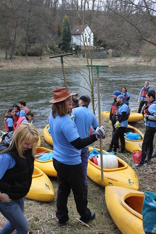 Dobrovolníci opět vyčistili řeku Sázavu