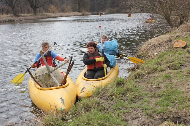 Dobrovolníci opět vyčistili řeku Sázavu