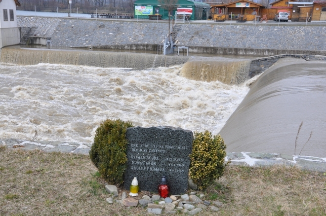 Vodáci bojují proti jezům zabijákům