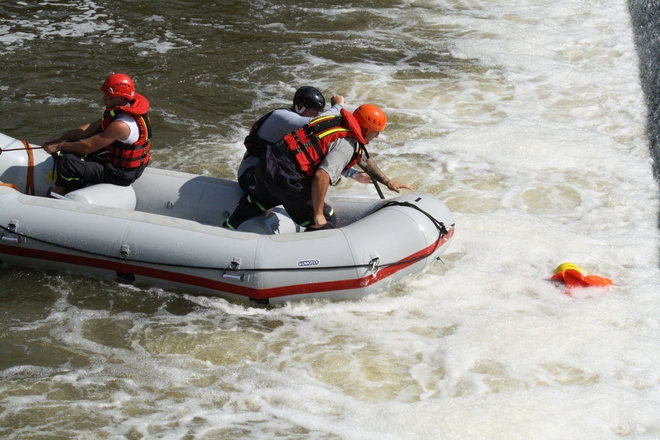 Vodáci bojují proti jezům zabijákům