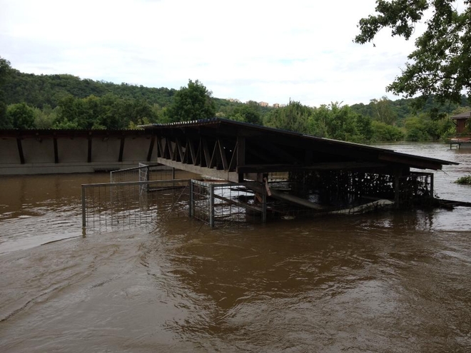 Voda opadá – je třeba odstraňovat škody AKTUALIZOVÁNO