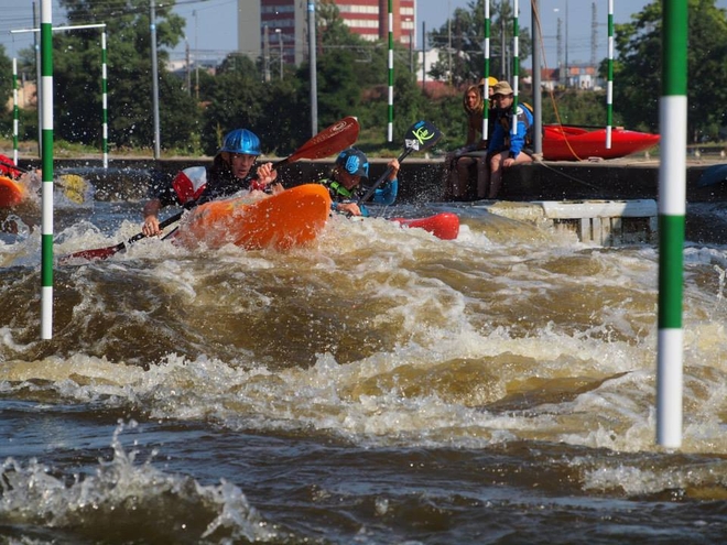 Freestyle kayaking Euro Cup Praha 2013