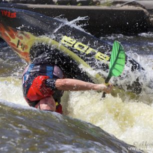 Freestyle kayaking Euro Cup Praha 2013