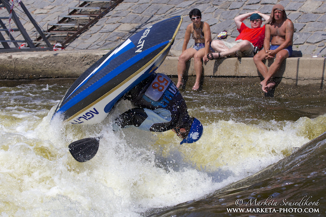 Freestyle kayaking Euro Cup Praha 2013