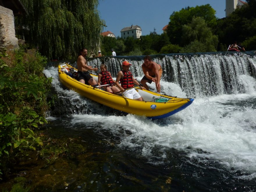 Krka nabízí i možnosti několikrát se pěkně sklouznout