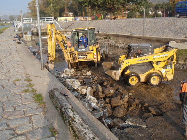 Stará dáma v novém kabátě