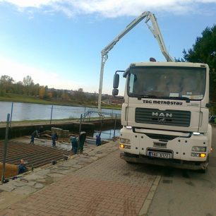 Stará dáma v novém kabátě