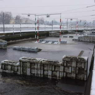 Stará dáma v novém kabátě