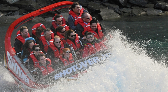 Vodní dobrodružství britského královského páru 