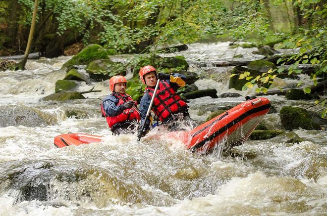 První důležité závody pro sjezdaře proběhly na rovné vodě