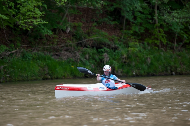První důležité závody pro sjezdaře proběhly na rovné vodě