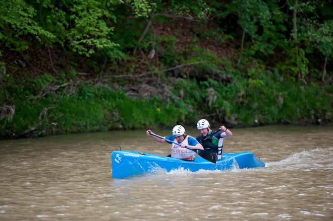 První důležité závody pro sjezdaře proběhly na rovné vodě