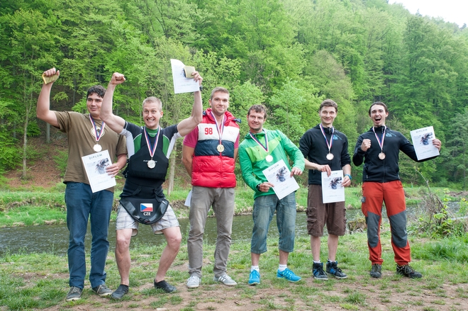 První důležité závody pro sjezdaře proběhly na rovné vodě