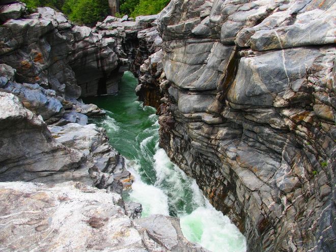Verzasca byla na středně vyšším stavu vody.