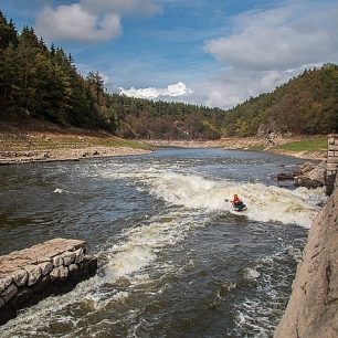 Jak jsme jezdili po dně přehrady