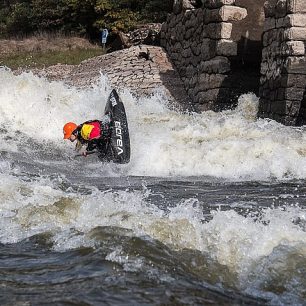 Jak jsme jezdili po dně přehrady