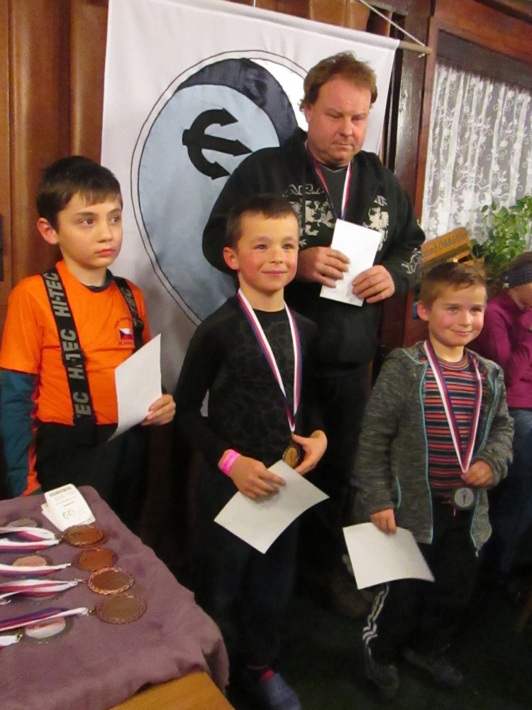 Předávání diplomů nejmladším účastníkům Vodácké 30