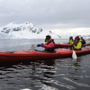 Členité antarktické pobřeží je pro seakajaking bezpečné
