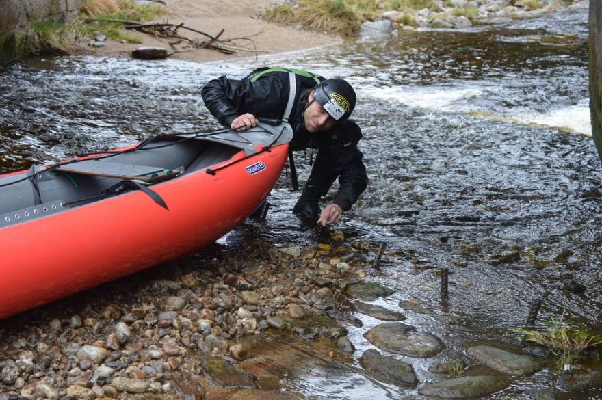 Pozor na nebezpečná železa na Vydře