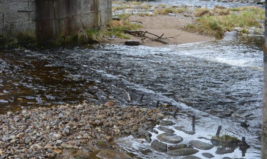 Pozor na nebezpečná železa na Vydře