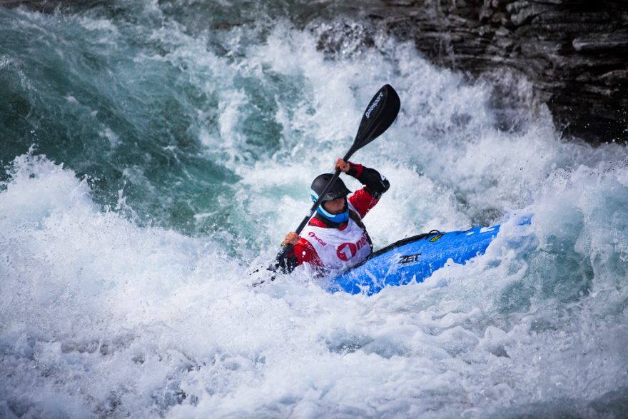 Pája Zástěrová v peřejích Bramsetu / F: Njål Arnar Johansen